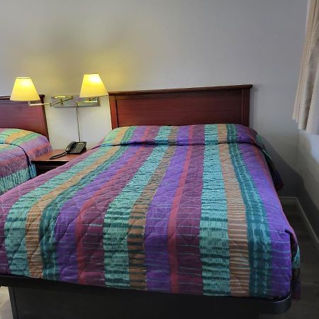Knights Inn Cobourg Esterno foto