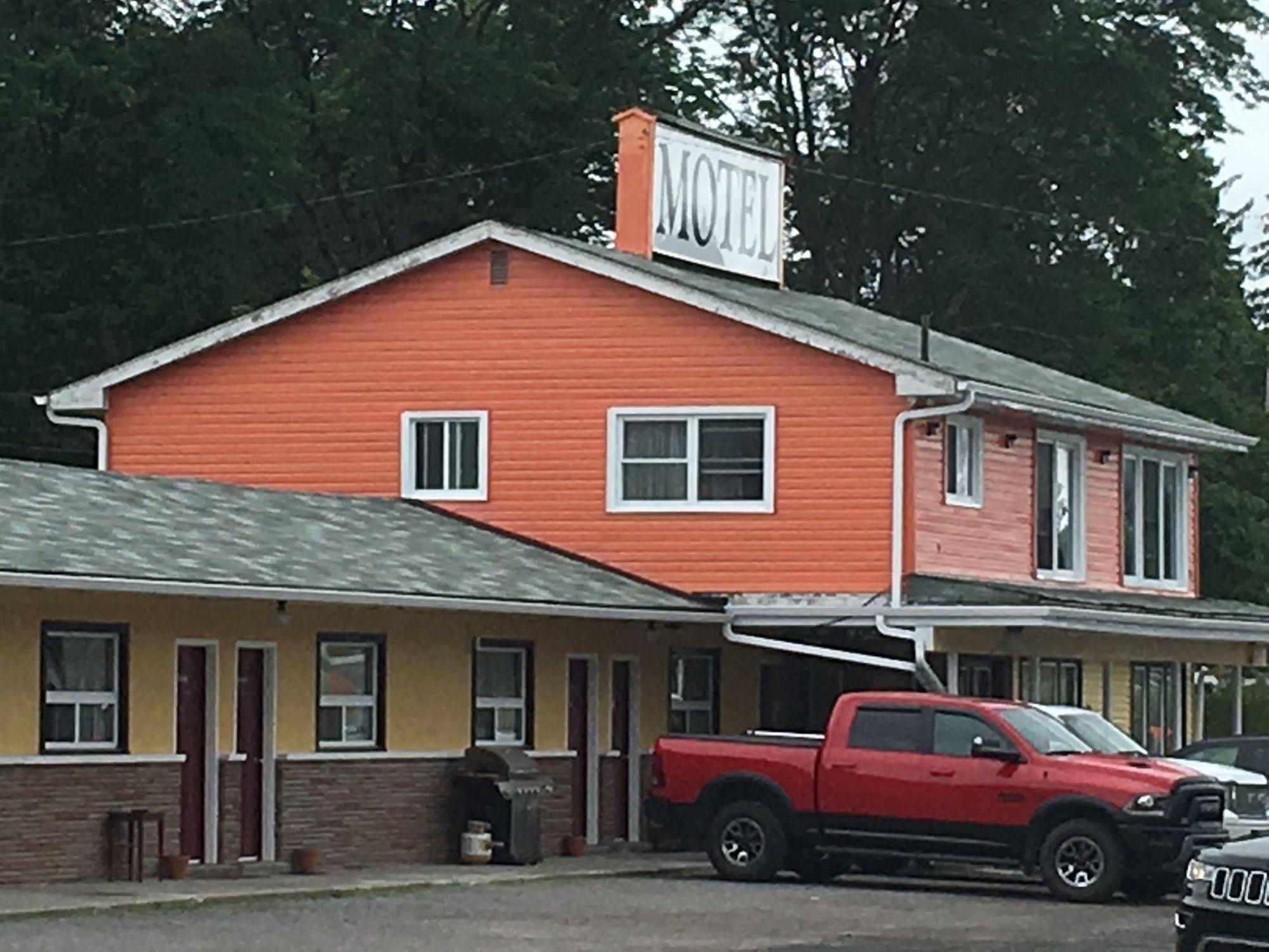 Knights Inn Cobourg Esterno foto
